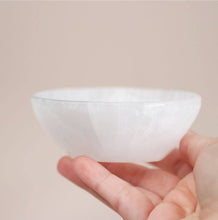 Load image into Gallery viewer, Selenite Crystal Bowl - Circle