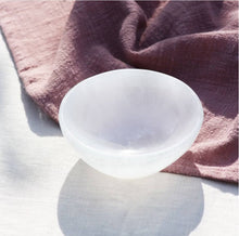 Load image into Gallery viewer, Selenite Crystal Bowl - Circle